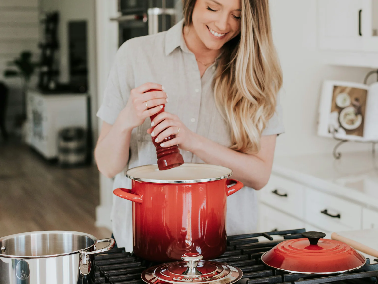 Appel à l'action - Abonnement - Cuisine préparation femme marmite