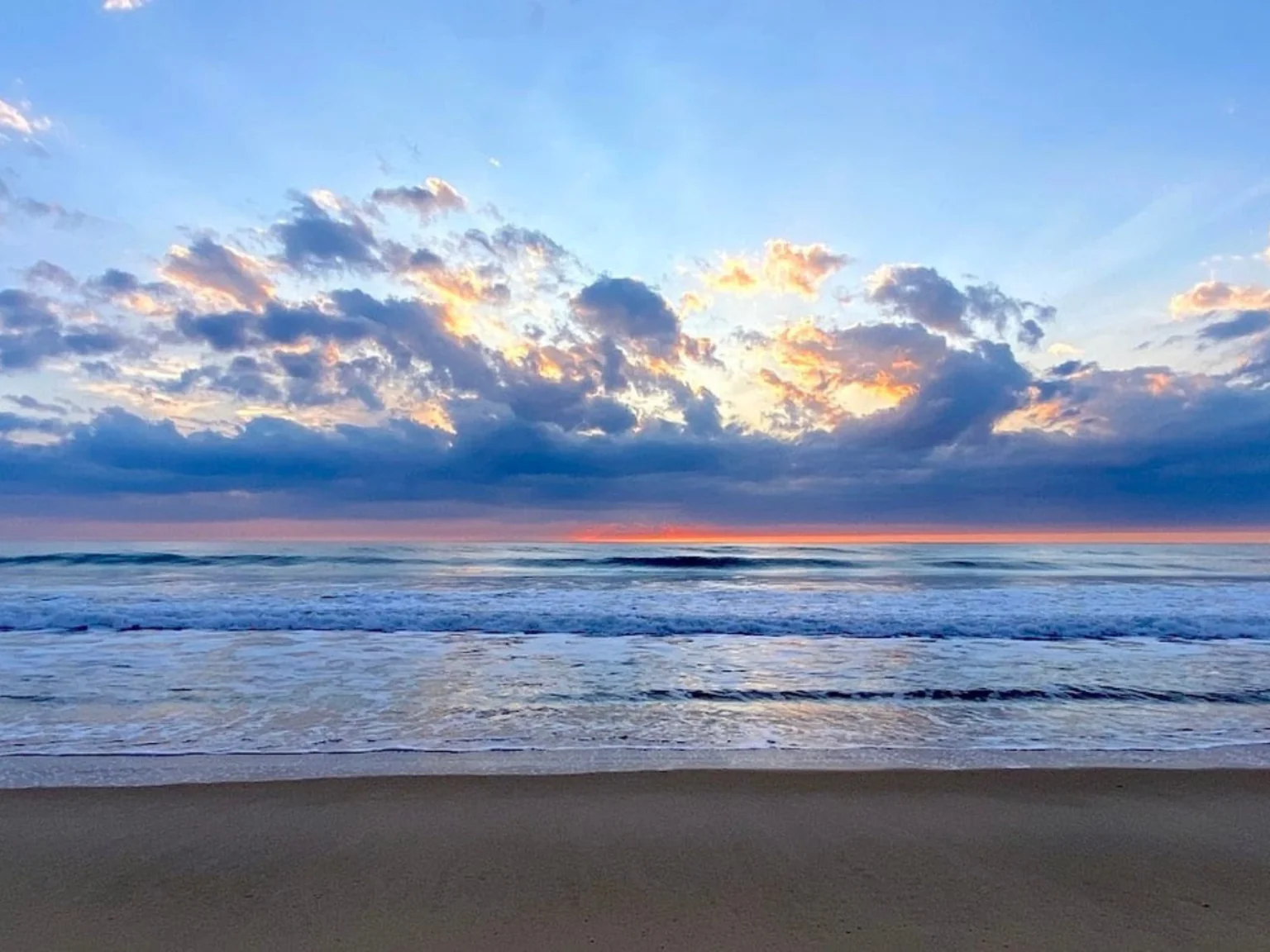 Photo d'un coucher du soleil en Bretagne