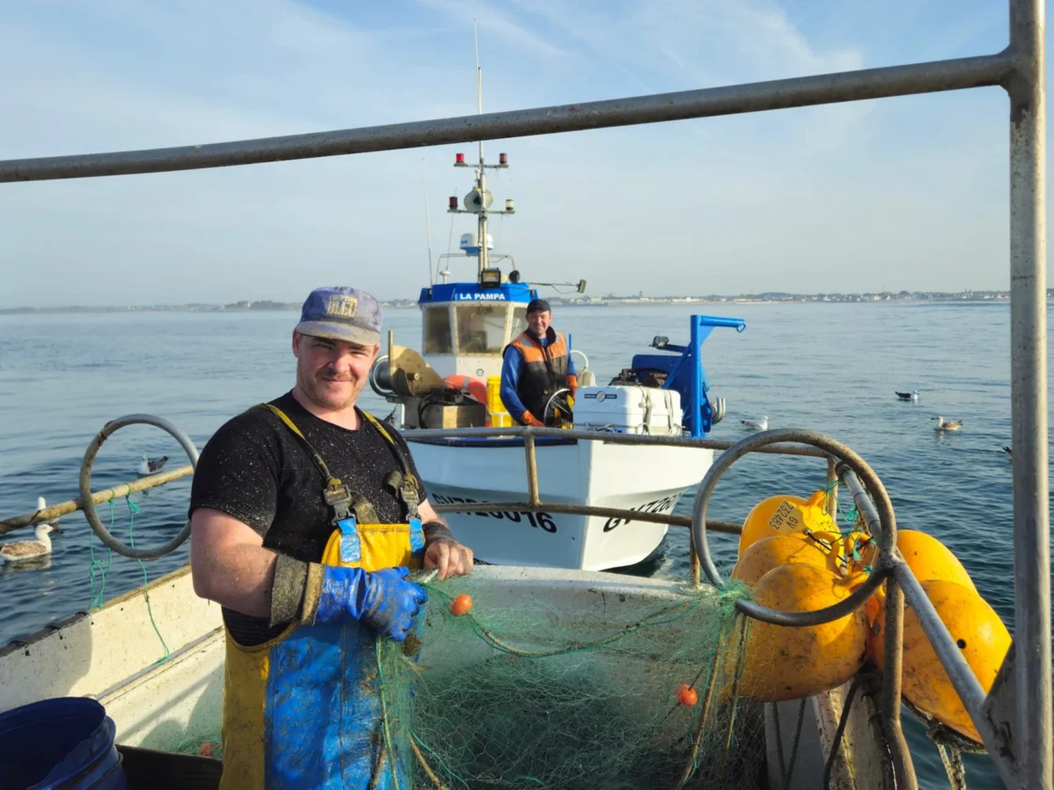 Loic et Florian Violon, les deux frères chacun sur son bateau, sur la même photo ! 