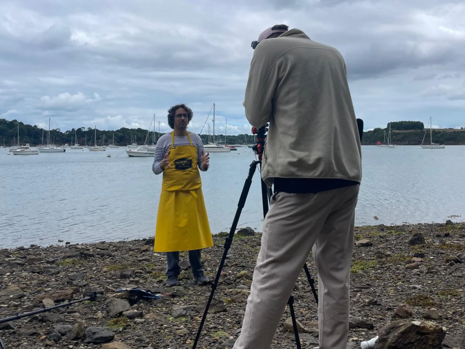 Charles en tournage à la côté, été 2025.
