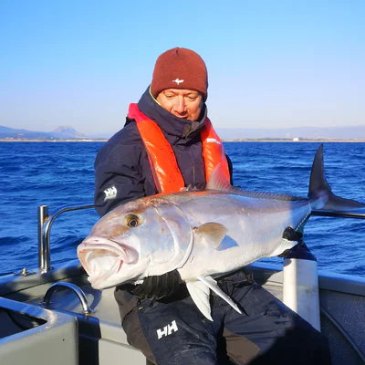 Cédric Payen, passionné de pêche depuis l'enfance, a débuté sa carrière dans la cuisine avant de se lancer dans la pêche