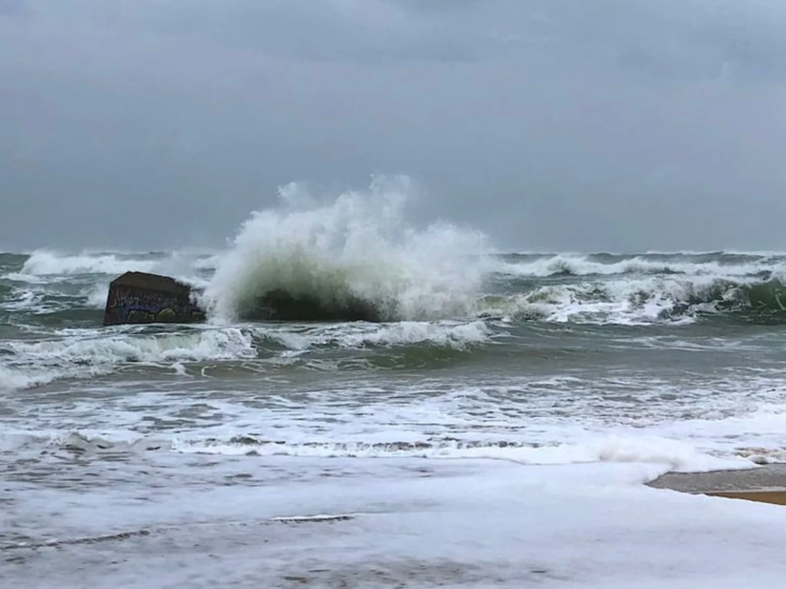 A peine 2 mètres de houle sur cette photo, on attend presque 11 mètres pour cette semaine !
