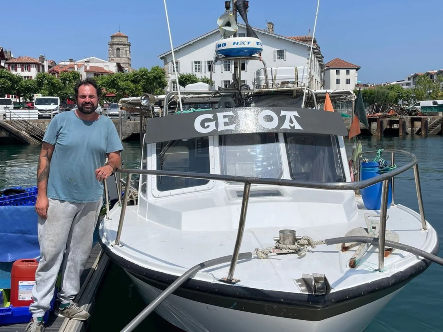 Nicolas Ribault devant le Geroa à Saint-Jean-de-Luz
