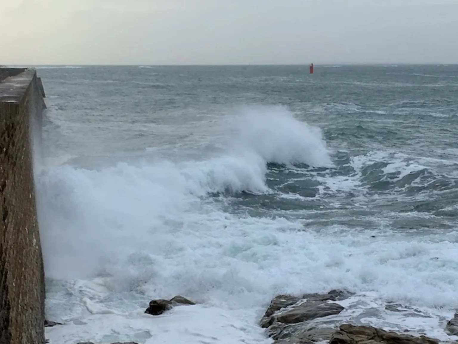 La tempête Mélissa chahute désormais l'atlantique