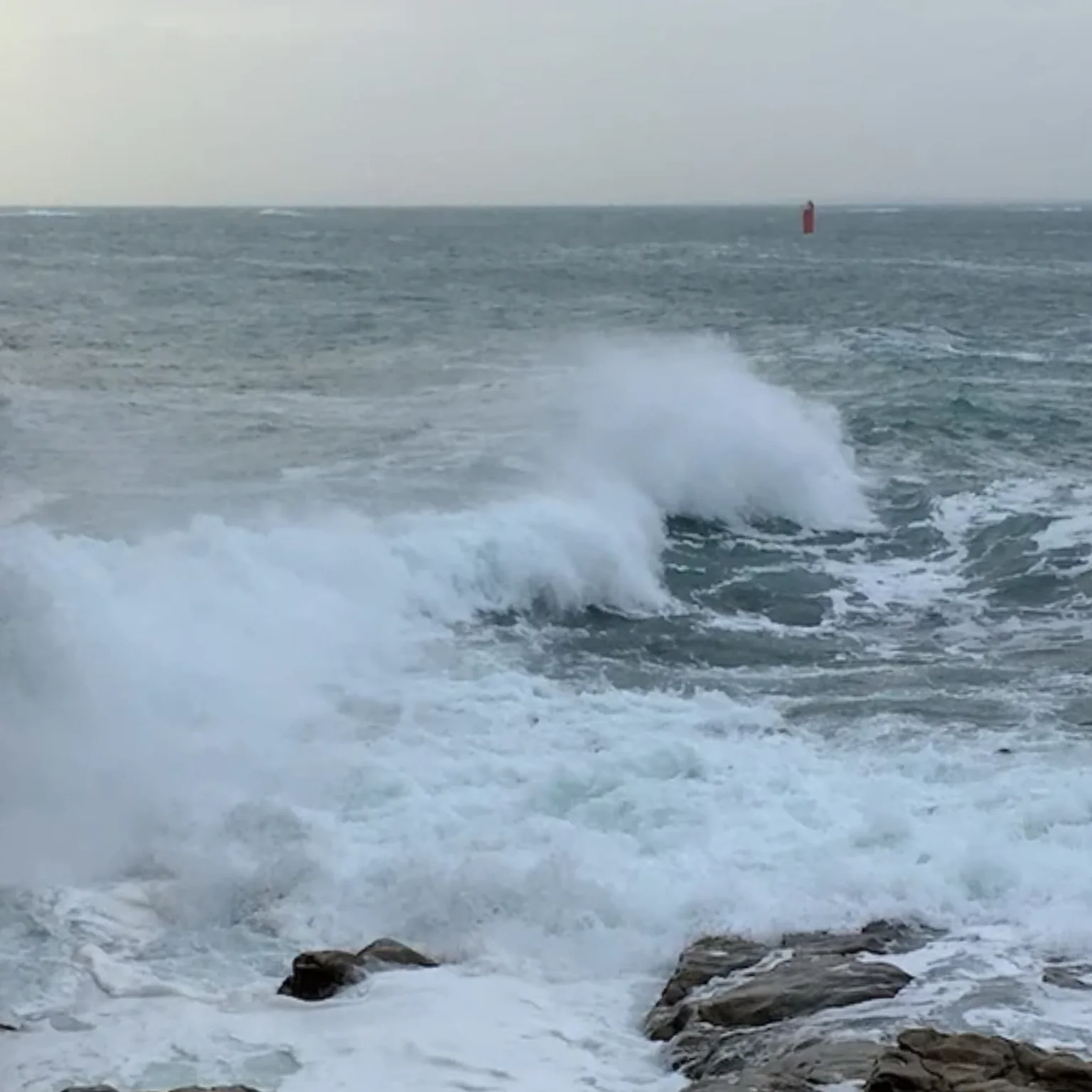 La tempête Mélissa chahute désormais l'atlantique