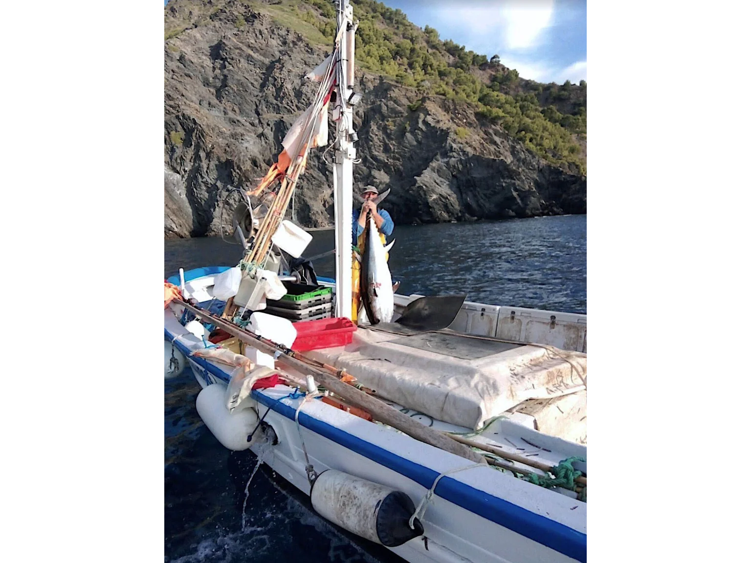 Photo d'un pêcheur de thon rouge sur son bateau