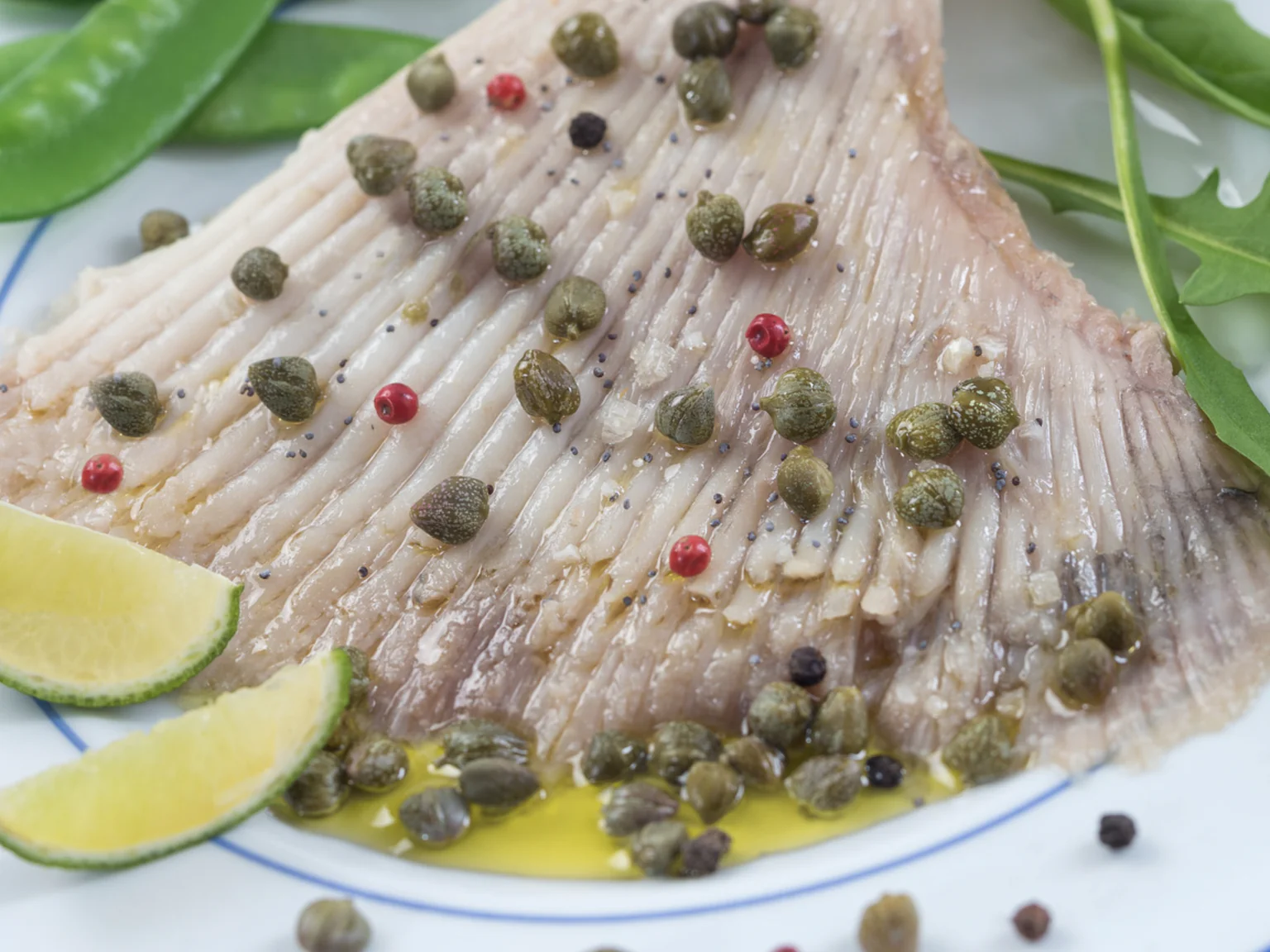 Une recette délicieuse d'aile de raie, où la douceur de la raie rencontre la vivacité des câpres.