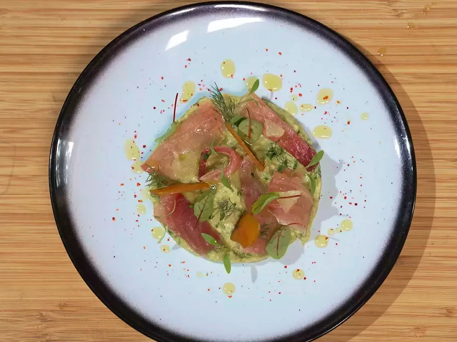 Pierre Chomet nous dévoile sa recette pour sublimer la carpe, un ceviche raffraîchant et savoureux. 