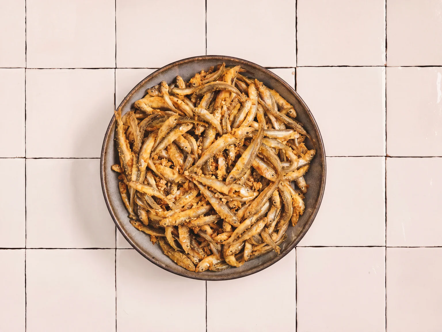 Une belle friture d'éperlans à partager à l'apéro