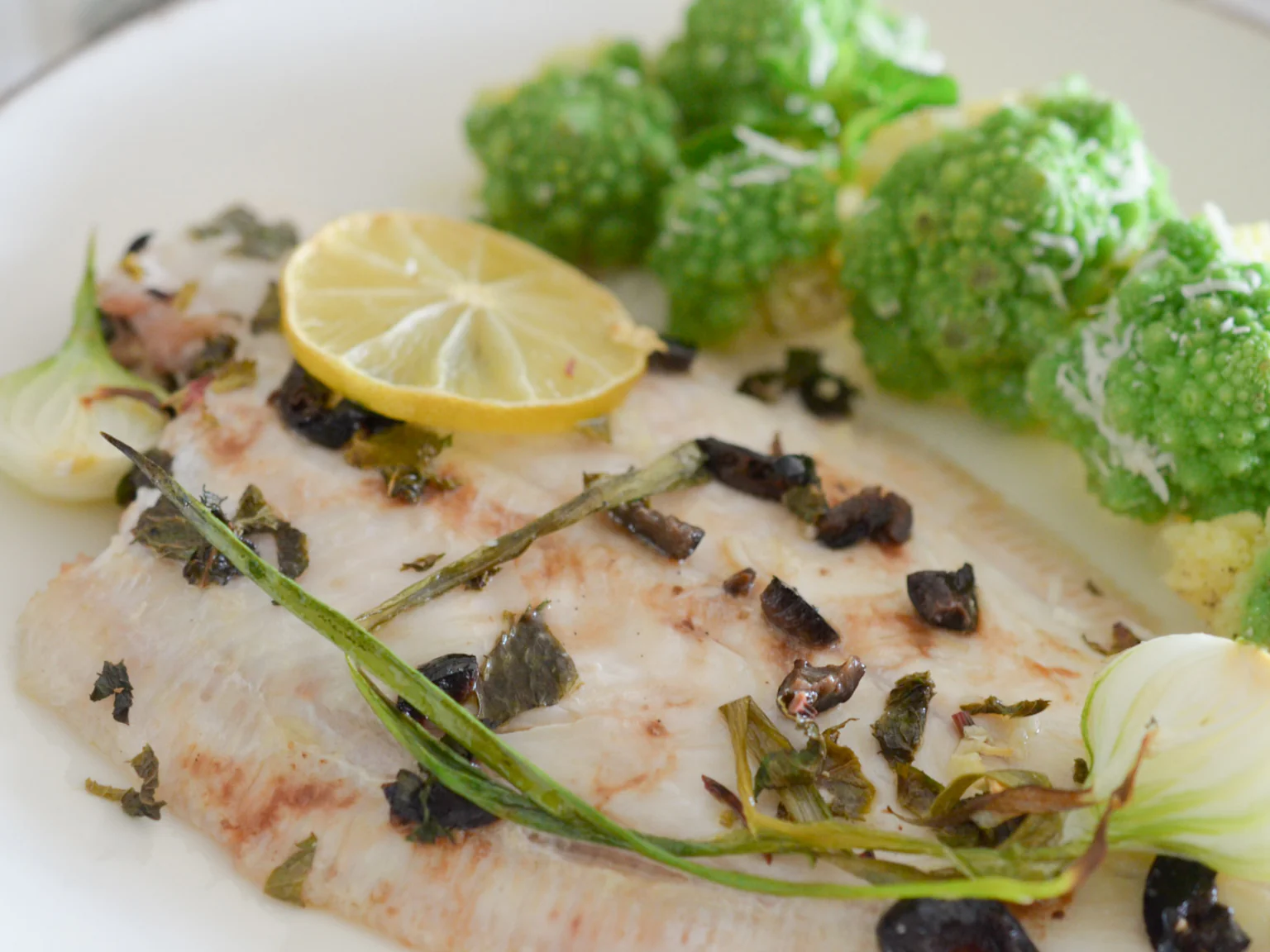 Les pépites de noisette nous dévoile sa recette de limande rôtie aux olives