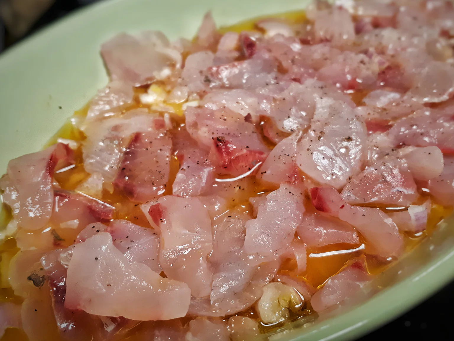 Plongez dans les saveurs vibrantes de la cuisine méditerranéenne avec ce mulet à l'orange, une symphonie de fraîcheur.