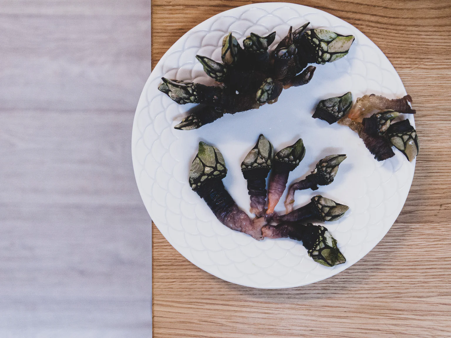 Comment décortiquer et cuisiner les pouce-pieds ?