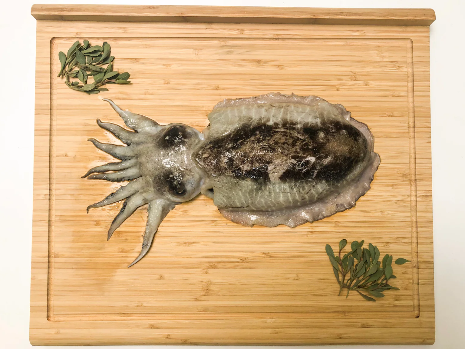 Pour ne pas gâcher les tentacules et ailerons de la seiche, on les transforme en condiment sucré-salé.