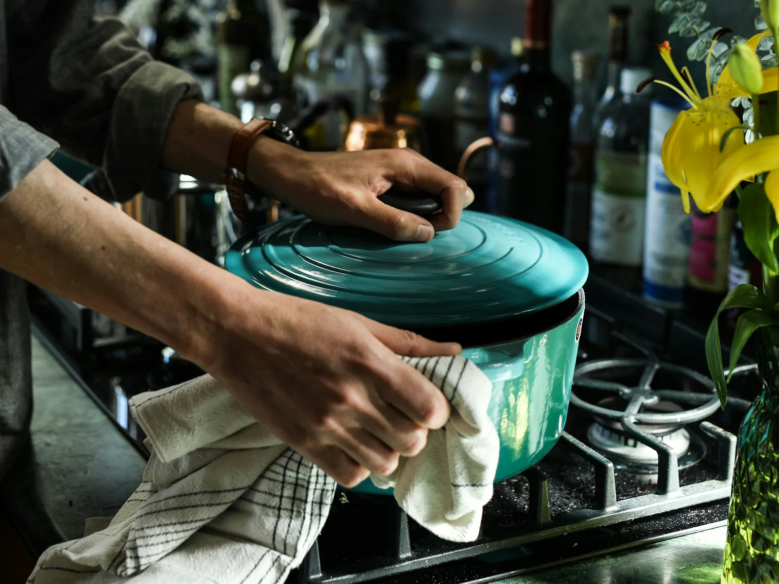 Un festin marin : Tourteau, étrille, gros sel, poivre, bouquet garni.