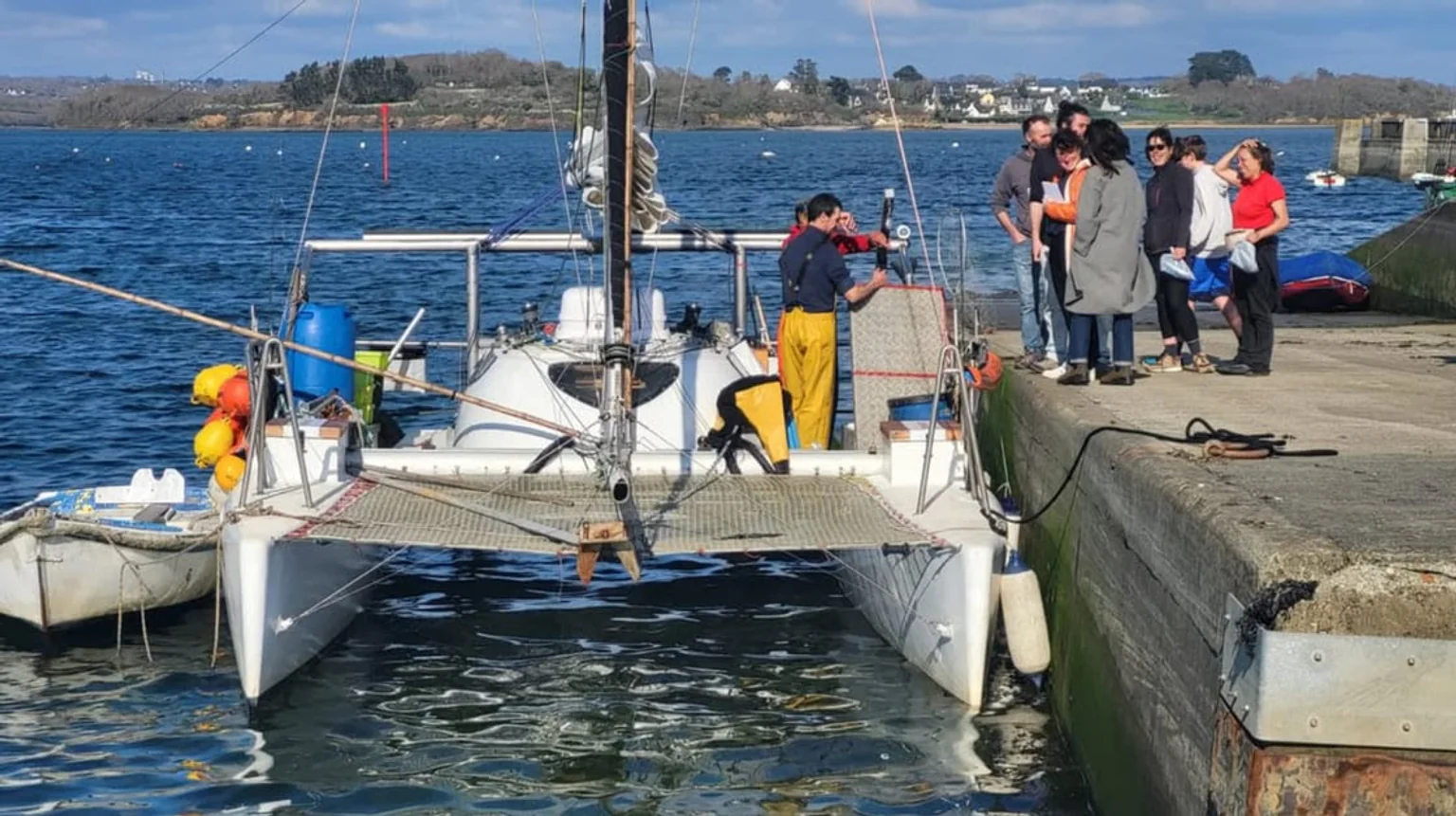 Voilier qui débarque les maquereaux à Brest