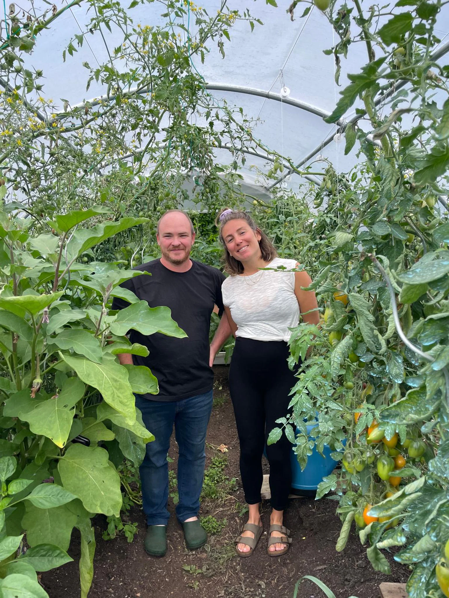 Photo de Mathilde et Florian Violon au potager, été 2025