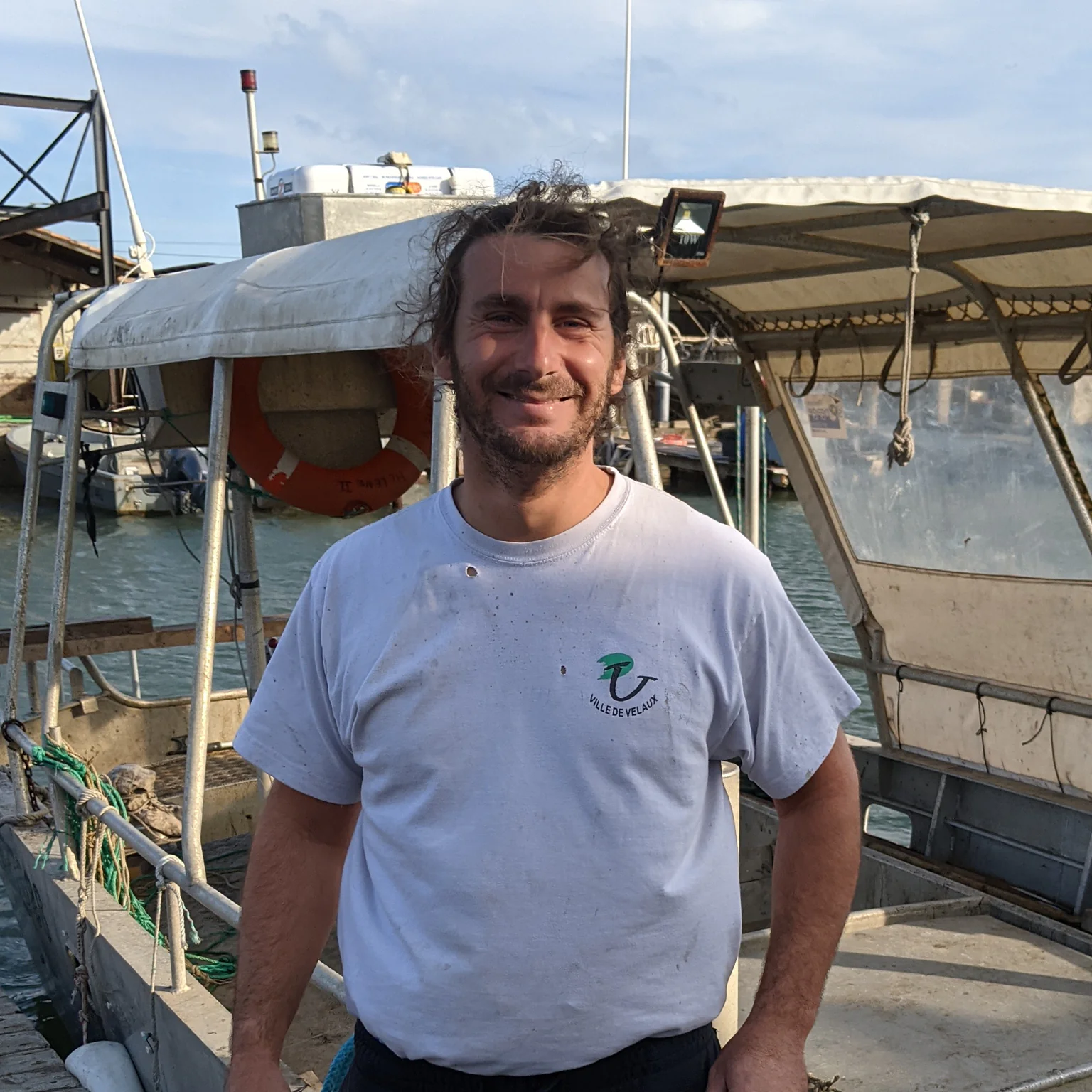 Sylvain excelle dans la pêche en battue, capturant mulets, daurades et loups. 