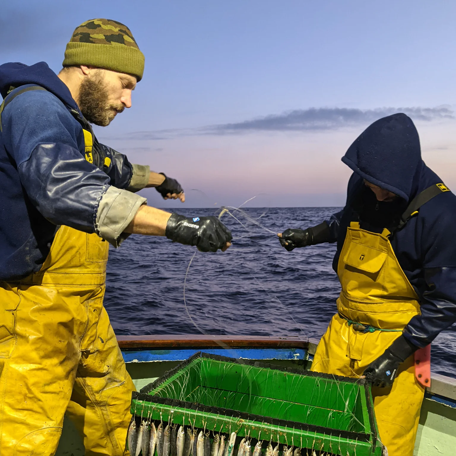 Matthieu Labonnote pratique la pêche artisanale au merlu toute l'année à bord du Nahikrai à Saint-Jean-de-Luz