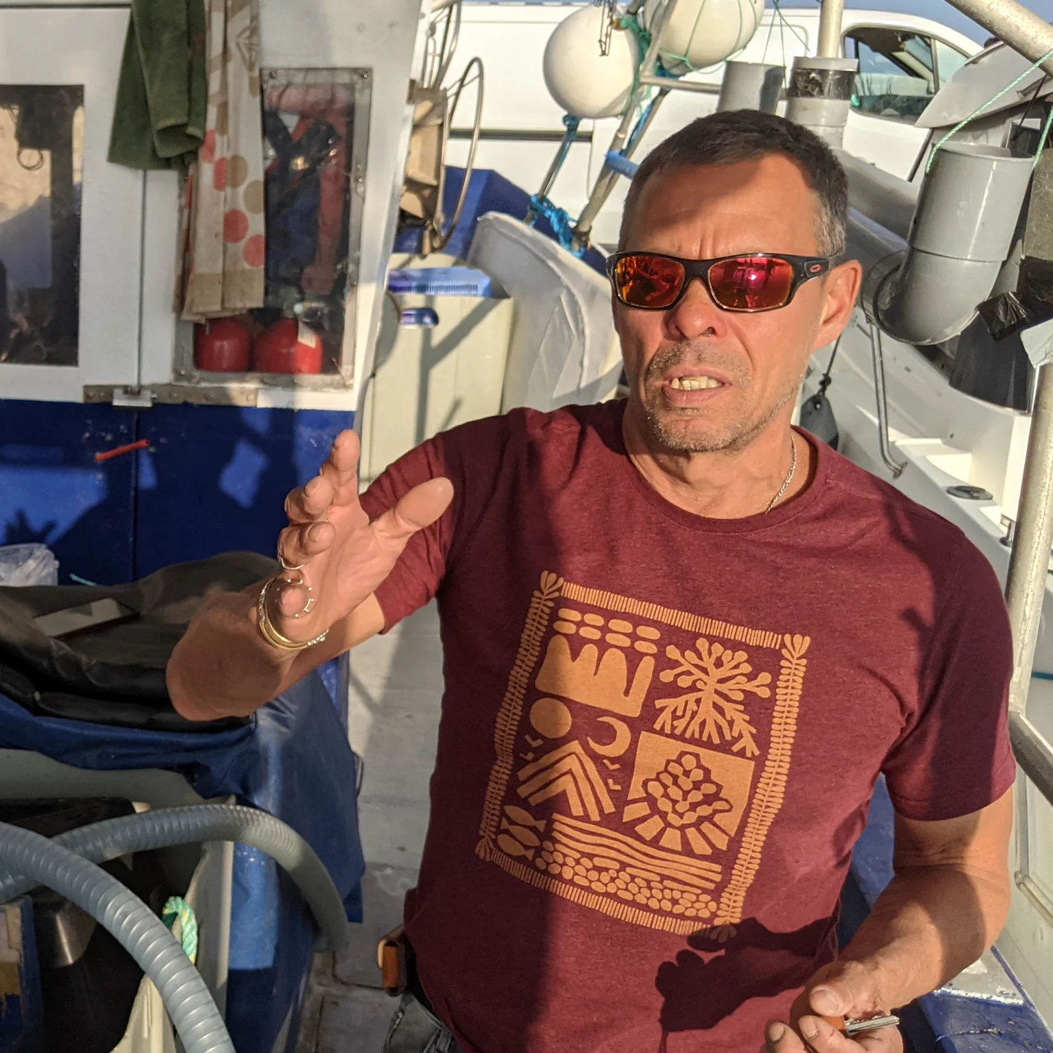 Pierre, un passionné de la mer, a commencé sa carrière comme moniteur de plongée avant de devenir pêcheur sous-marin 