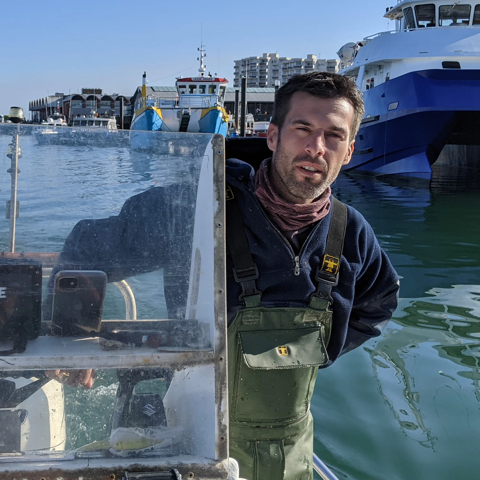 Anthony, une nouvelle vague dans le monde de la pêche, décidé à hisser haut les couleurs de la petite pêche durable. 
