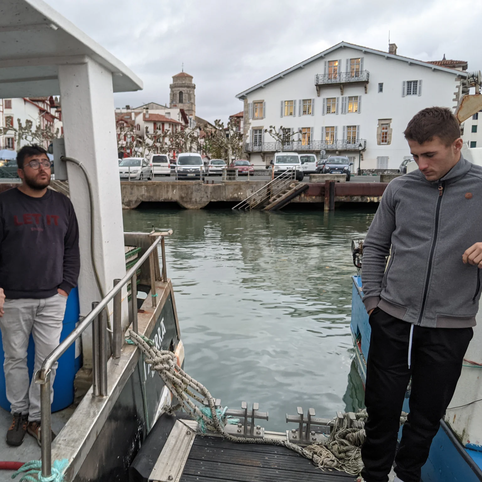 Yannick, pêcheur de St Jean de Luz, hérite de la tradition familiale. 